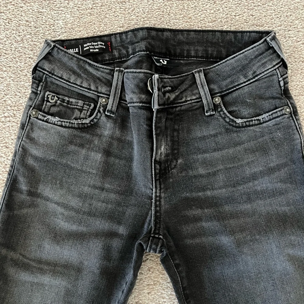 True Religion Mid Rise Super Skinny Jeans – Charcoal – Size 23 - Picture 5 of 15